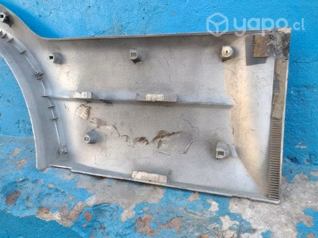 Moldura de puerta tras izq Suzuki nomade 2000-2005