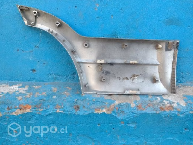 Moldura de puerta tras izq Suzuki nomade 2000-2005