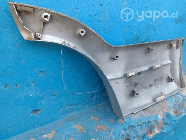 Moldura de puerta tras izq Suzuki nomade 2000-2005