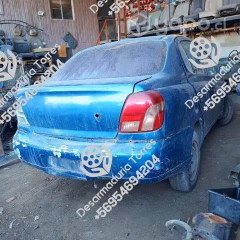Vidrio de puerta derecho Toyota Yaris 2001