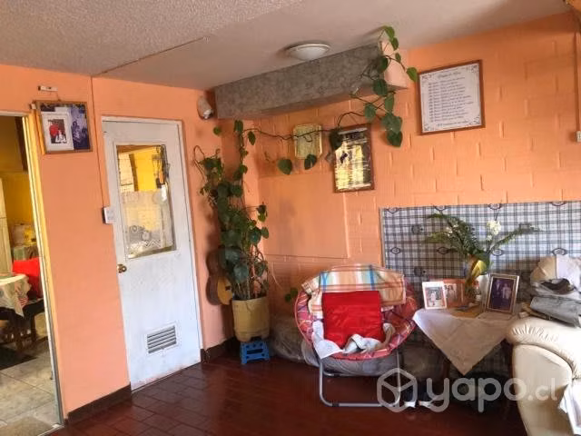 Vende Dueña, casa 2 dorm. 2 baños, estacionamiento