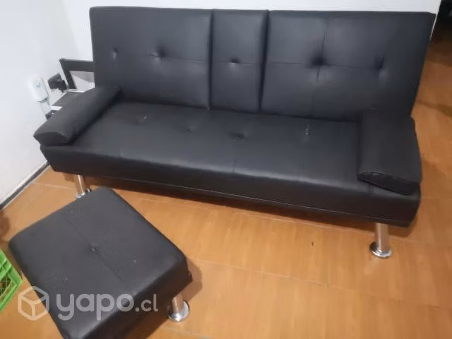 Futon, sillon cama casi nuevo con posa pies