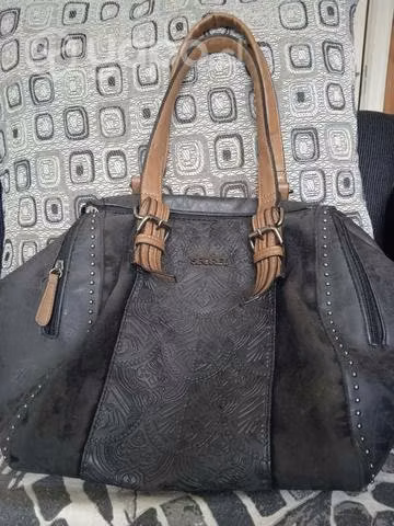 Linda cartera marca secrett