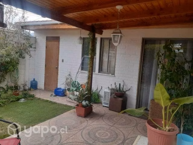 Barrio consolidado , casa solida, patio - Imagen 6