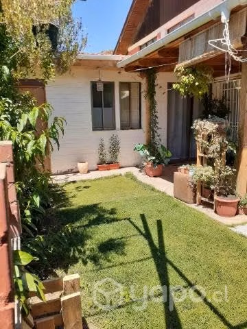 Barrio consolidado , casa solida, patio - Imagen 16