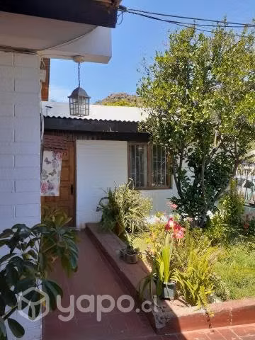 Barrio consolidado , casa solida, patio - Imagen 14
