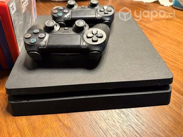 Play 4 1TB +12 juegos 2 controles