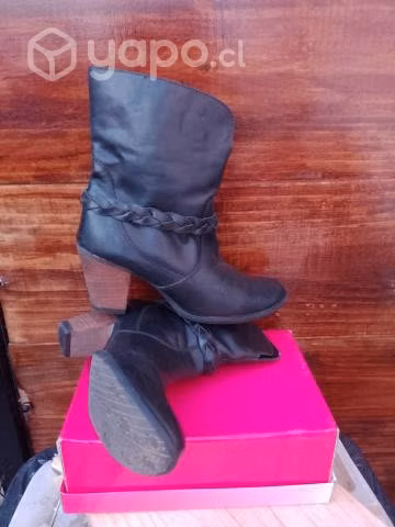 Botines Camperos Cuero ( 38.5 )