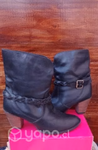 Botines Camperos Cuero ( 38.5 )