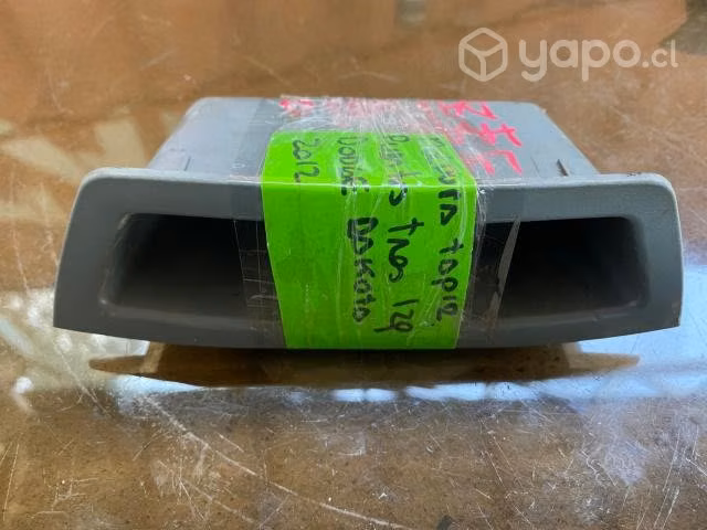 Moldura tapiz puerta tras izq Dodge Dakota 2012