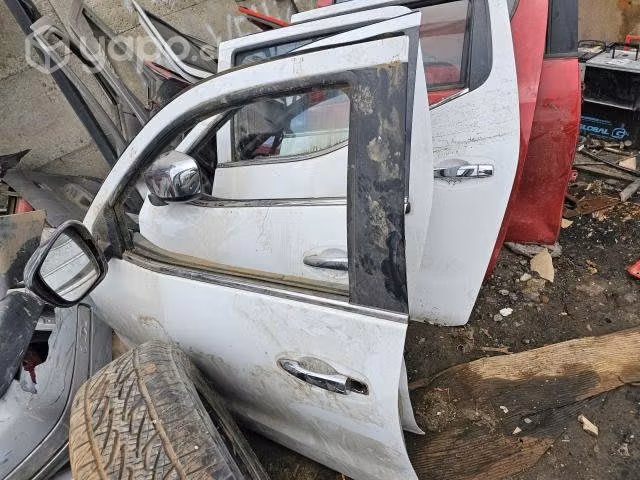 Puerta nissan np300