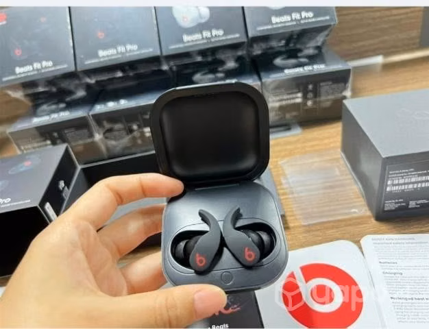 Audifonos Beats Fit Pro Blanco y negros
