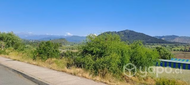 Se vende terreno con casa