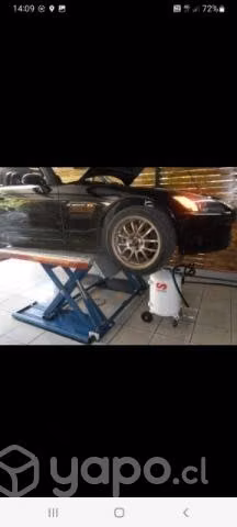 Elevador automotriz Nussbaum.