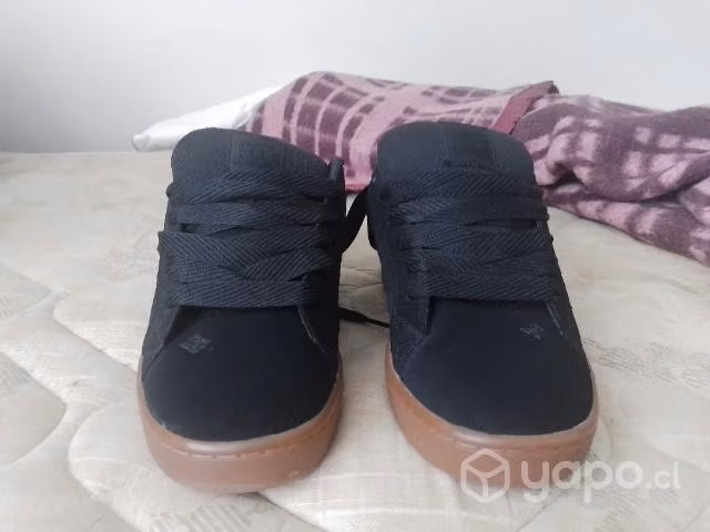 Dc Court Graffik Black Gum