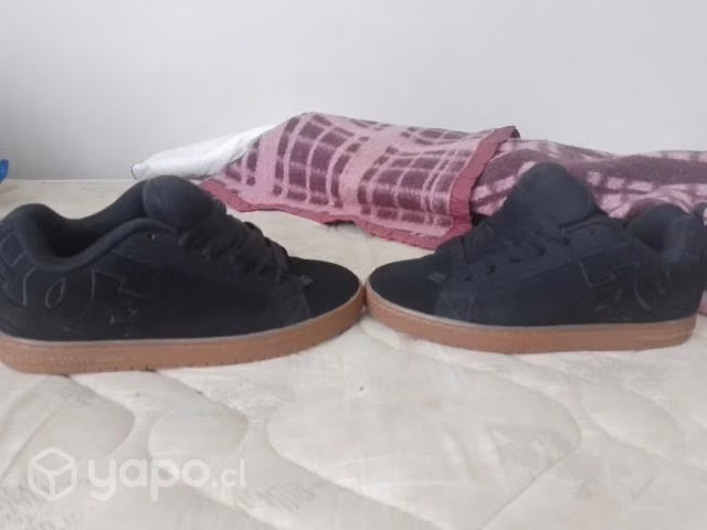 Dc Court Graffik Black Gum