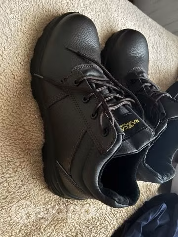 Zapatos de seguridad nuevos