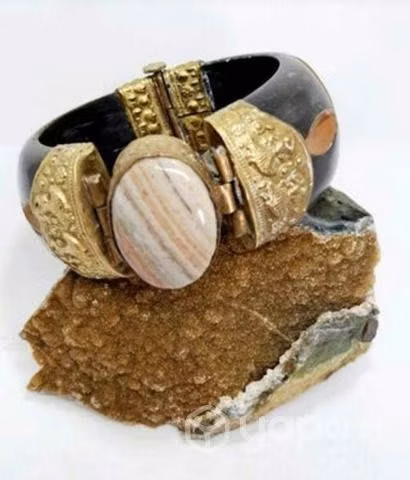 Pulsera Antigüa de Cacho Negro con Incrustaciones