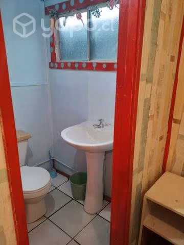 pieza semi amoblada