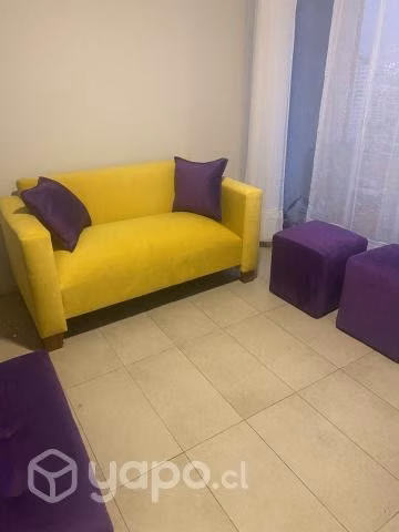 sofá amarillo