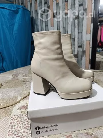 Botines con plataforma todopiel