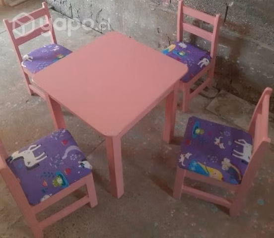 Mesa con 4 sillas de niñas (unicornio)