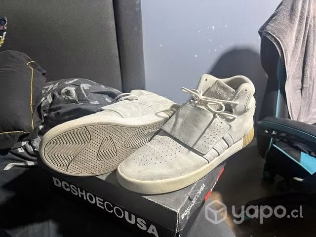Adidas tubular invader 12 1/2