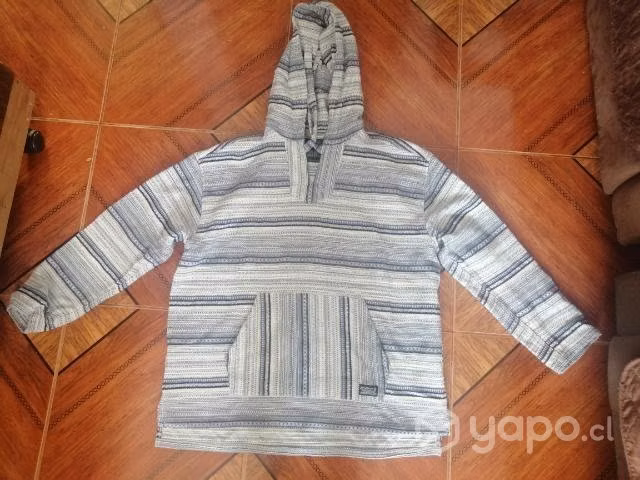 ropa poco uso y una prenda nueva de marca