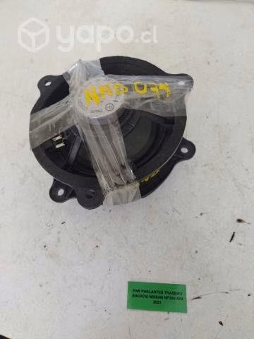 Par Parlantes Traseros (NND074) Nissan Np300 2021