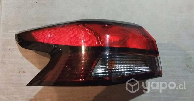 Foco izquierdo Nissan New Versa