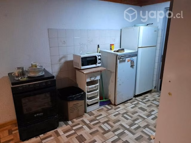 Se arrienda habitación en casa grande de dos pisos