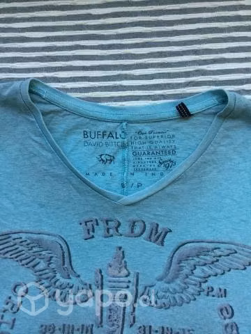 Polera Buffalo David Britton Celeste Claro - Imagen 2