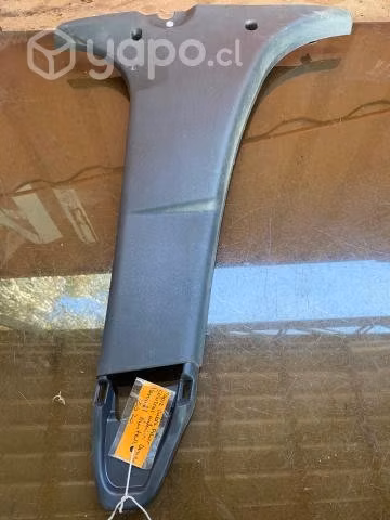 Tapiz cubre pilar inf central der Renault Duster 2