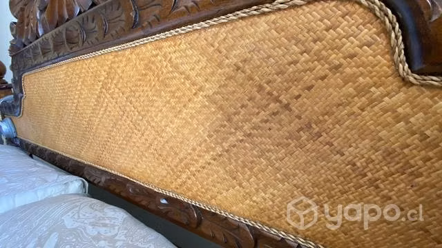 Cama King con respaldo, colchón y base con ruedas