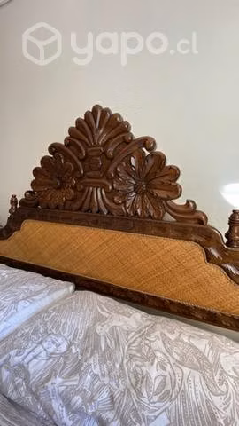 Cama King con respaldo, colchón y base con ruedas