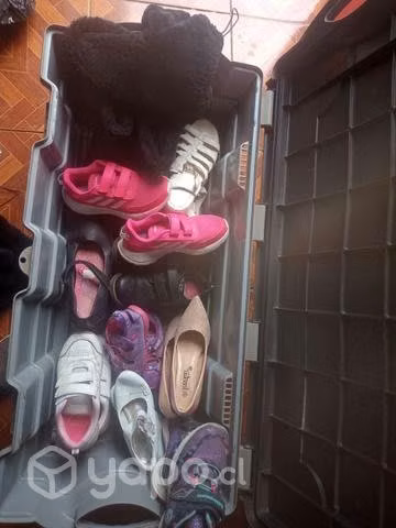Lote de 11 pares de zapatos, zapatillas, tacones