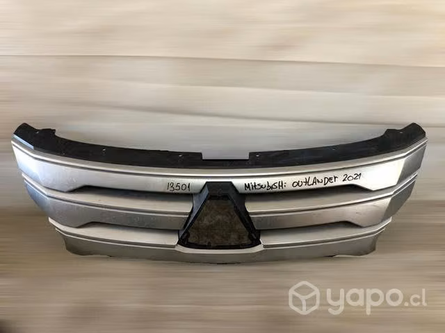Máscara Mitsubishi outlander 2021