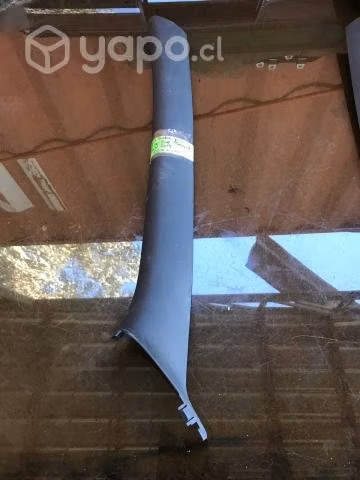 Tapiz cubre pilar del izq sup Renault Oroch 2019