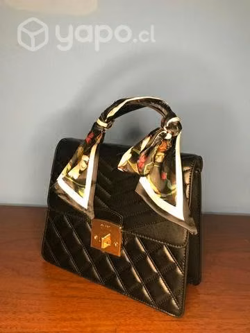 Bolso de mano guess y Aldo