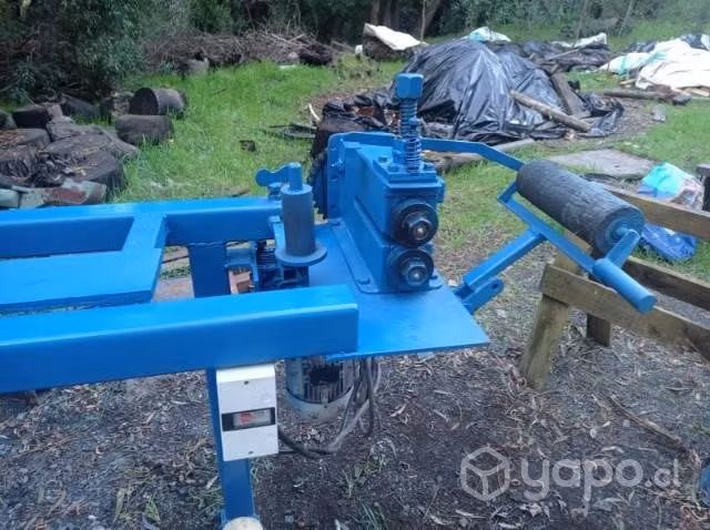 Maquina tensionadora de sierras huinchas