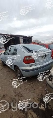 Puerta trasera izquierda Renault megane 2003b