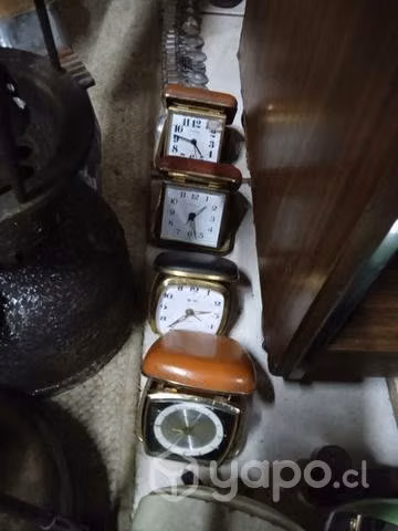 Antiguos despertadores a cuerda funcionando