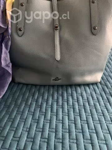 Carteras Guess y otro