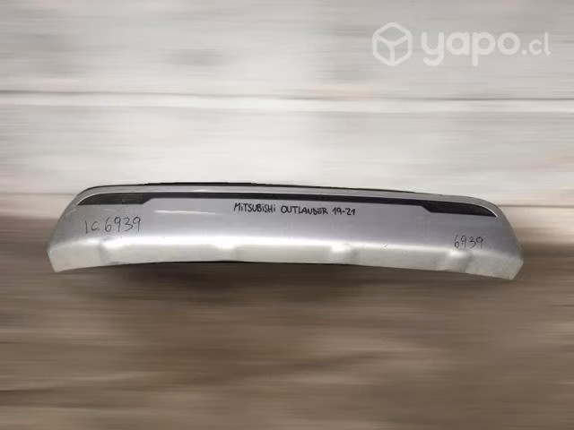 Moldura parachoque tras mitsubishi outlander 19-21