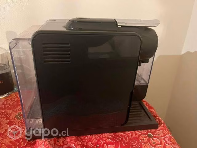 Cafetera Nespresso Lattisima touch con dispensador