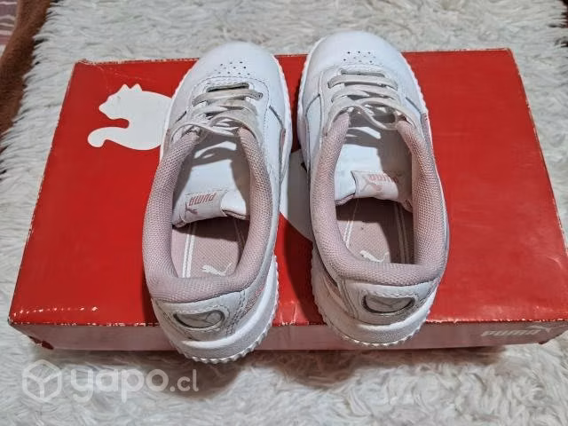 Zapatillas de niña puma.