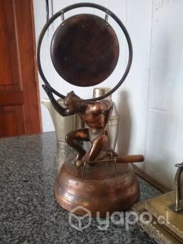 Antigua figura Gong bronce con cobre