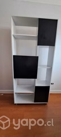 Mueble con compuertas