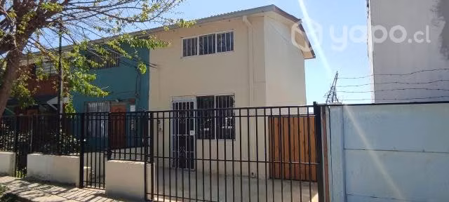 Casa 2 pisos de 48 m2 construidos remodelada