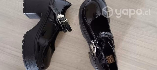 Zapatos negros con tacón